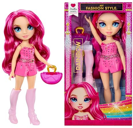 RAINBOW HIGH My Fashion Style Doll - Stella - Poupée Mannequin Fuchsia de 28 cm avec Tenue, Sac à Main et Bottes, Jouet articulé, À Collectionner, Jouet pour Enfants dès 4 Ans