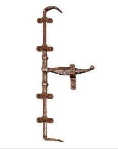 Torcetto spagnoletta in ferro battuto linea IL FORGIATO MADE IN ITALY finitura ruggine per chiusura finestra con aste esterne completo di N 02 aste da 90