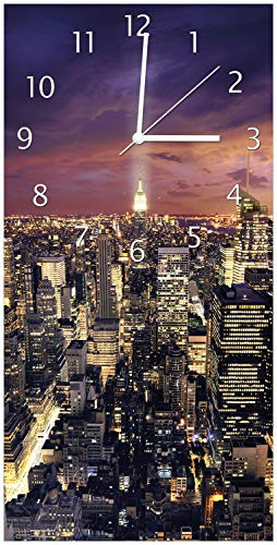 Wallario Design-Wanduhr New York bei Nacht - Panoramablick über die Stadt aus Glas, Motiv-Uhr Größe 30 x 60 cm, weiße Zeiger