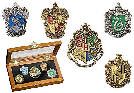 Hogwarts House Pin - Five pin in vetrina. Harry Potter Noble Collection, Argento, 15.24 x 10.16 x 3.81 cm
