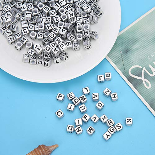Acryl Perlen, 500 Stück 6mm quadratische Acryl Alphabet Buchstaben Perlen für Schmuck Herstellung DIY Armbänder Halsketten Schlüssel anhänger(Silber)