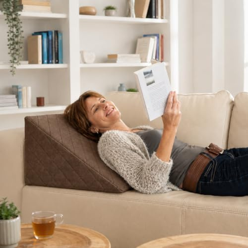 Sabeatex® Rückenkissen Keilkissen, braun, 60x50x30 cm | Für Couch und Sofa, Lesekissen für bequemes Sitzen, 5 Unifarben für trendiges Wohndesign, Louge-oder Palettenkissen