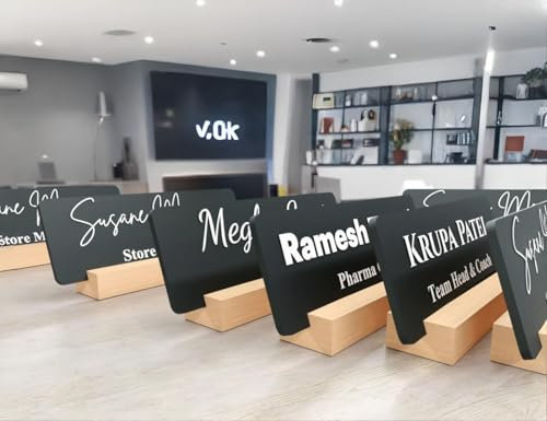 OOCLAS Lot de 5 plaques nominatives personnalisées en acrylique – Acrylique noir de 5 mm d'épaisseur avec support en bois | Impression de police blanche | Plaque signalétique personnalisée pour les
