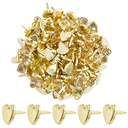 BETESSIN 200pcs Mini Herzförmige Brads Musterklammern Herz Metall 8MM Verschlussklammern Gold Klammern Musterbeutelklammern Bastelklammern für DIY Scrapbooking Basteln
