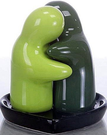 Salière et Poivrière - les amoureux - verts clair et jaune - avec un plat noir