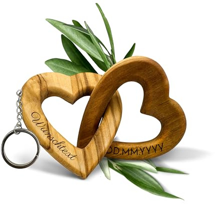OLIQUE Holzherzen personalisiert, Olivenholz - Verbundene Holz Herzen mit Gravur als individuelles Geschenk zur Hochzeit, Hochzeitstag oder Verlobung (5 cm Schlüsselanhänger)