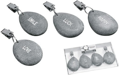 Boltze 4er Set Tischdeckenbeschwerer aus Naturstein - Mit Stahlclips, maximale Klemmkraft - Insgesamt ca. 240 g schwer - Happy, Luck, Love, Smile Aufdruck - Ideal für den gedeckten Tisch
