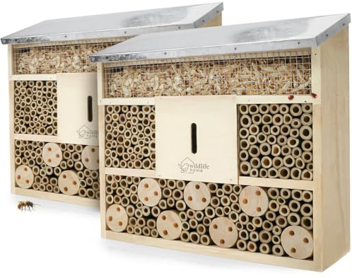WILDLIFE HOME Bienenhotel Insektenhotel mit Metalldach - 2er Set I Unbehandelt, Bienenhaus aus Massiv-Holz für Bienen, Marienkäfer & Florfliegen, Insektenhaus I Nisthilfe Insektenhotel zum Aufhängen