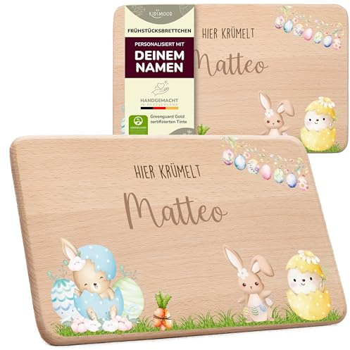 KIDSMOOD - Oster-Frühstücksbrettchen mit Namen | Hier Krümelt Schneidebrett Holz mit Osterhase-Motiv – Personalisierte Oster-Geschenk für Kinder | Holzbrettchen für Osterdeko [22x14 cm]