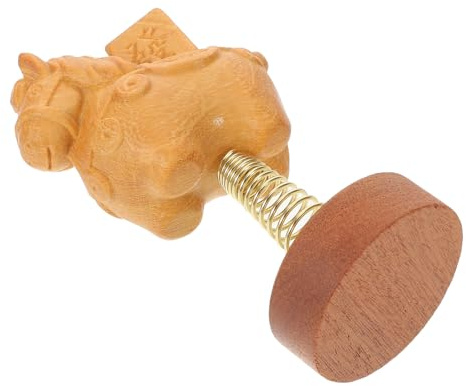 Amosfun Statue Miniature Cheval à Bascule en Bois Naturel Sculpté la Main, Ornement Feng Shui pour Bureau, Décoration Zodiaque Chinois 2026, Figurine Amulette Compacte