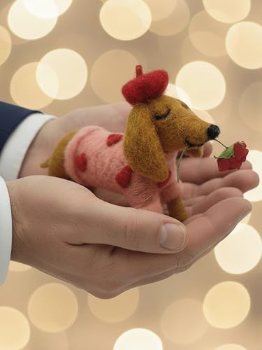 Pommerntraum ® | Dekofigur Sammlerfigur Fensterdekoration Filzfigur Filzhund Filzdackel Teckel Rosenkavalier mit Rose Filztier (Monsieur LÉO)
