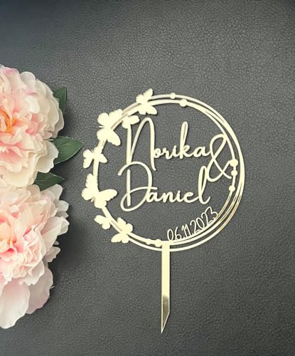 NoriKids Cake-Topper personalisiert – Kranz mit Schmetterlingen & Namen | Tortendeko Hochzeit – handgefertigter Tortenstecker aus Holz – individuelle Hochzeitsdeko – personalisierte Geschenke