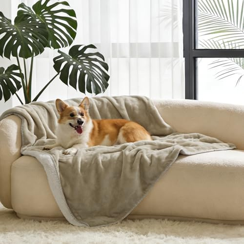 Pawsee Wasserdicht Hundedecke Katzendecke mit Pfotenabdruck, Waschbar Fleece Sherpa Hundehandtuch für Couch Bett Outdoor, wasserdichte Tagesdecke Bettschutz Sofa Überwurf Sofabezug, 150 x 130 cm,