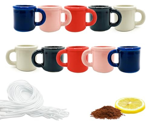 Carlso Witziger Mini Keramikkrug, Schnapsglas, Schnapskrug mit Band für Weihnachten und Party, JGA (Bunt, 10 Stück)