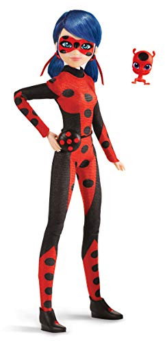 Miraculous Marienkäfer und Katze Noir Toys Marienkäfer Modepuppe V2 | Gelenkige 26 cm Marienkäfer-Puppe mit Zubehör und wundertätigen Kwami | Marinette Superheld Marienkäfer Figur | Bandai Puppen