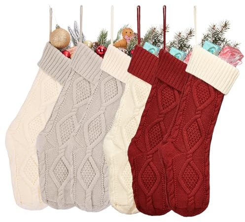 Set mit 5 Zopfstrick-Weihnachtsstrümpfen – elegantes Rot, Grün und Creme-Sortiment – gemütliche und stilvolle Urlaubs-Kamindekoration
