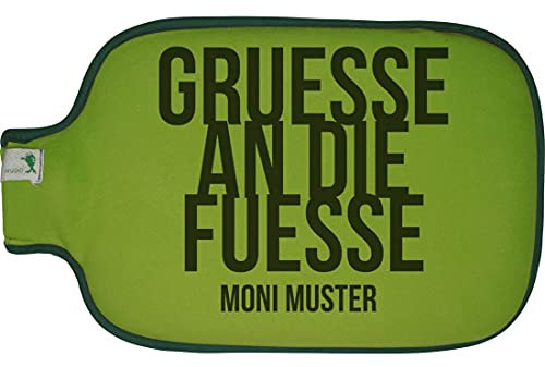 Hugo Frosch Wärmflasche mit Namen - personalisiert - Motiv Gruesse an die Fuesse - viele Farben & Motive – Wärmflasche - grün - Größe 19,5 x 31,5 cm - persönliches Geschenk mit Wunsch-Motiv und Wunsc