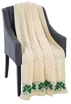 SAOL 100% Merinowolle Wabenmuster Warme und Weiche Aran Decke in Natur mit Kleeblatt, 60 x 40 Zoll