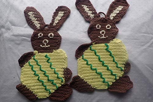 Sibylles Geschenkeartikel 1 Paar gehäkelte Topflappen Hase mit Ei, braun/gelb/beige