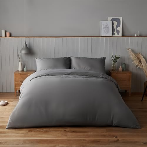 Silentnight Supersoft Duvet Set - Cosy & Comfortable Delicate Touch - Luxurious Easy Care Microfibre with Button Fastening - Stylish & Modern Duvet Quilt Cover + Pillowcase Bed Set, Double, Charcoal