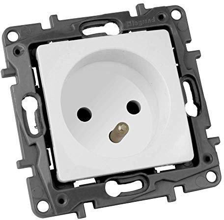 Prise 2P+Z 16A franz/belg système NILOE 764527 pour insérer un cadre Legrand 2529