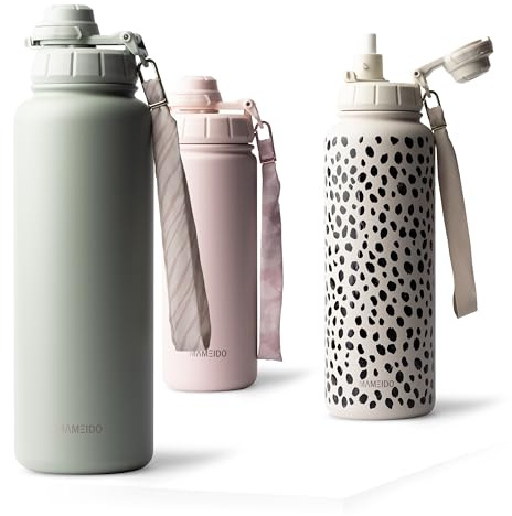 MAMEIDO termosflaska med sugrör 500 ml, läckagesäker dricksflaska i isolerat rostfritt stål, vattenflaska med bärrem, BPA-fri isoleringsflaska (Desert Sage)