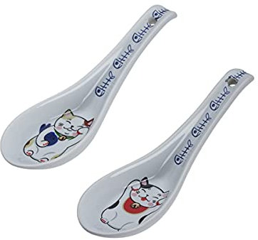 Suppenlöffel Set 2-teilig aus hochwertigem Porzellan – Maneki Neko Glückskatze – Kawaii - Design aus Japan – Löffel Reislöffel Ramenlöffel Dessertlöffel – blau & rot – Geschenkidee - Lucky Cat