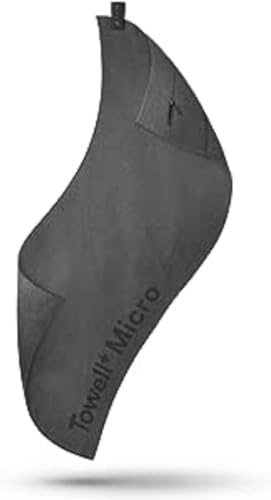 STRYVE Mikrofaser-Sporthandtuch – Das Original aus DHDL – Towell+ Micro – Iron Grey – 105 x 42,5 cm – Tasche & Rutschschutz – Kompakt, Leicht & Saugfähig – Ideales Handtuch fürs Gym & Reisen