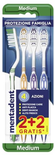 Mentadent Protezione Famiglia, 4 Spazzolini Setole Medie, Setole con Multi-angolazione, Manico Tripla Angolazione, Setole Lucidanti per la Prevenzione delle Macchie, Pulisci-lingua Morbido