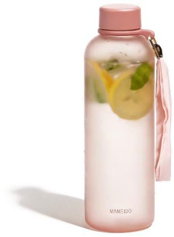 MAMEIDO Gourde étanche, compatible boissons gazeuses 1,5 l Flamingo | sans BPA avec dragonne amovible et repères horaires – Gourde Enfant pour le sport, l'école & le bureau