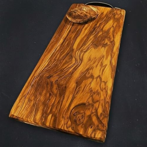 What the Art!® Olive Wood «Vintage» Gr. XL | Olivenholz Schneidebrett mit Messing-Griff + Dip-Schälchen | Handarbeit | ca. 40 x 17-20 x 2 cm | Käsebrett - Hackbrett - Tranchierbrett - Servierbrett