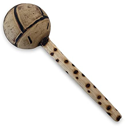 Shamanic Gourd Shaker | Rassel | Percussion Instrument | Percussion Shaker | Sandhammer | Holzgriff | Schamanische Reise | Musikmachen | 25 cm lang | mit Pyrogravur und Schnitzdekorationen