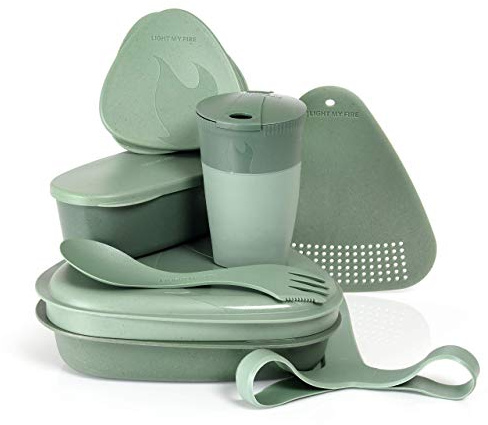 Light My Fire Set Piatti Campeggio - Set Picnic 8 Posate da Campeggio - Piatti Plastica Riutilizzabili 100% Senza BPA - Microonde & Lavastoviglie - Kit PIC Nic Bushcraft Escursionismo Lunch Box
