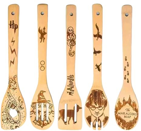 MMDOCO Set de Cuillères en Bois Gravées - 5 Cuillères De Cuisine Amusantes Inspirées de Harry, Ustensiles de Cuisine Parfaits Pour Un Cadeau de Pendaison de Crémaillère, Idéal Pour Hommes et Femmes