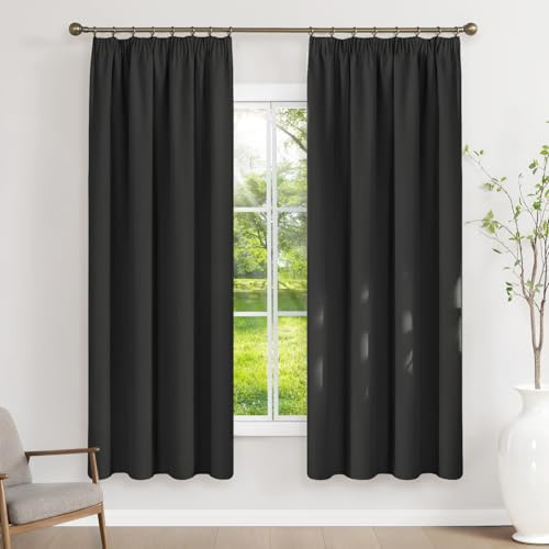 Runyéla Gardinen mit Kräuselband Vorhänge Blickdicht Schwarz Verdunkelungsvorhänge 2er Set 180 x 120 (HxB) für Schienensystem, Thermovorhänge Kälteschutz Schiebegardinen für Wohnzimmer Curtain
