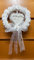 Coccarda di Rose Bianche, Decorazione Matrimonio, Festone di Fiori Bianchi Artificiali per Matrimonio, Ghirlanda fiori, Corona Nozze da appendere, per Fidanzamento, per San Valentino.