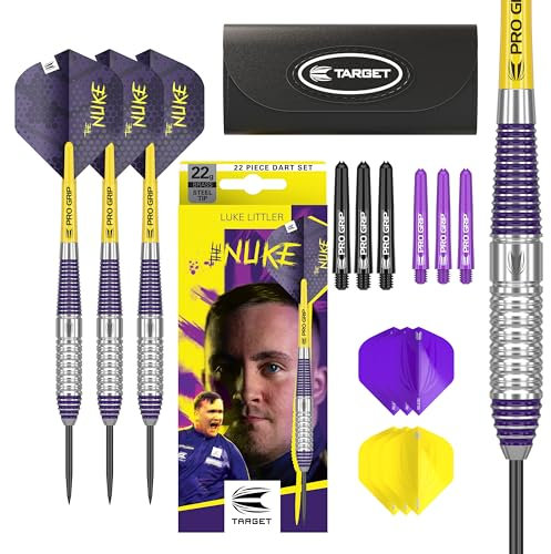Target Darts Luke Littler Brass Steel Tip Darts Set – 22G Steel Tip Dart, Das Nuke Player Edition Dart-Set, inklusive Dartflügel, Schäfte und Dartkoffer | Professionelles Dartzubehör