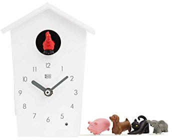 KOOKOO AnimalHouse Weiss, Moderne kleine Kuckucksuhr mit 5 Bauernhoftieren, Aufnahmen aus der Natur. Hat EIN freundliches und modernes Design.