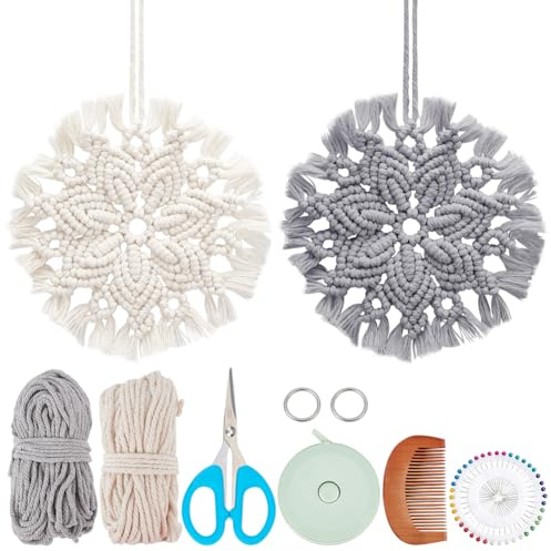 PLIGREAT 2 Set DIY Makramee Schneeflocke Kit Klassische Weihnachten Schneeflocke Makramee Ornamente für Zuhause Hochzeit Party Weihnachtsbaum Dekor Auto Tasche Charms Handgemachte Schnur Knoten Kit