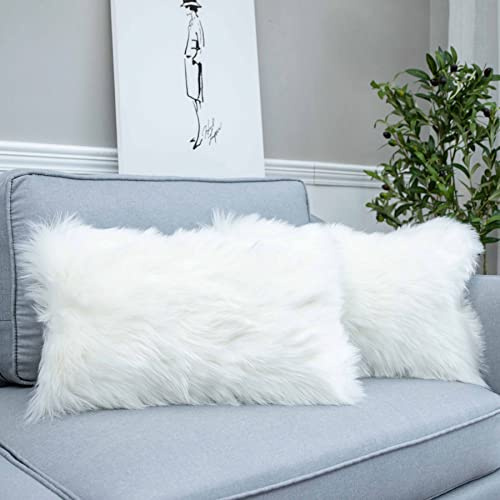 LIGICKY 2er Set Kunstfell Kissenbezug Einfarbig Plüsch Weich Künstlich Pelz Throw Kopfkissenbezug Kissenhülle Dekorative Rechteck Kissen Dekokissen für Sofa Schlafzimmer Auto, 30 x 50 cm Weiß