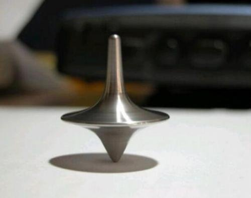 1 x silberfarbene Inception Totem Kreisel aus Zinklegierung.
