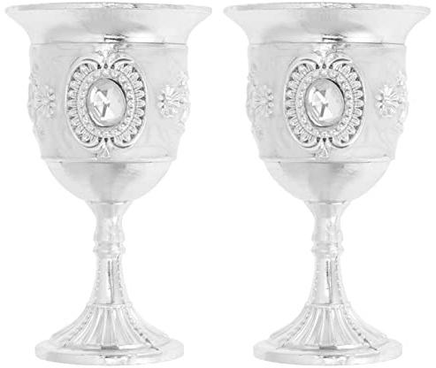 HOMSFOU Kelch Kelch Vintage Weinkelch geprägte Gravur Weingläser Mittelalter Gothic Schnapsglas buddhistisch Offering Cup Weihwasserbecher Silber 2 Stück