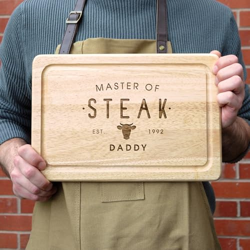 eBuyGB Personalised Master of Steak Wooden Chopping Board, BBQ Gift for Him, Custom Engraved Meat Board, Grill Master Gift