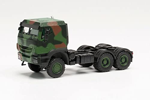 Herpa LKW Modell Iveco Trakker 6x6 Sattelzugmaschine Flecktarn „Bundeswehr, originalgetreu im Maßstab 1:87, Modell LKW für Diorama, Modellbau Sammlerstück, Deko Miniaturmodelle aus Kunststoff