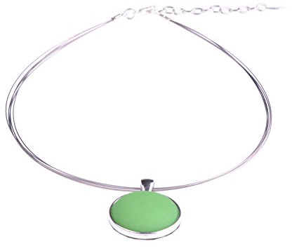 Adi-Modeschmuck Halsreif Polly, 25mm original Polaris Cabochon in einer Fassung aus versilbertem Messing an einem Bündel aus 5 nylonummantelten Stahlfäden, handgefertigt Berlin (grün)