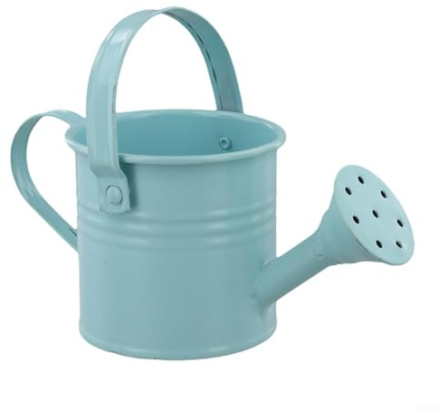 La regadera de metal con boquilla larga es adecuada tanto para plantas de interior como exterior. Es una pequeña herramienta reutilizable para el cuidado de las plantas y el mantenimiento de la
