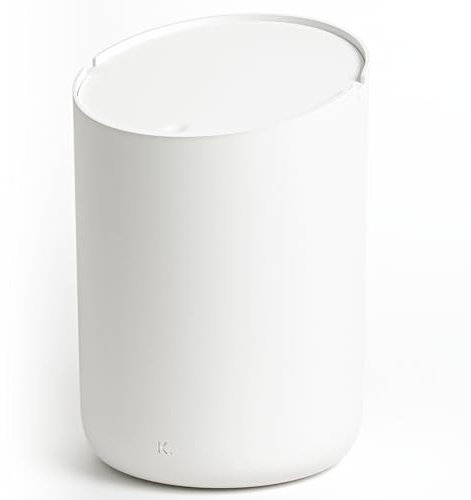 Kazai.® Cestino Bagno Piccolo 'Tove' - 1,5L | Esclusivo Mini Cestino di Design da Berlino | Pattumiera da Tavolo per Bagno, Cucina & Scrivania | Antiscivolo, Secchio Interno | Bianco