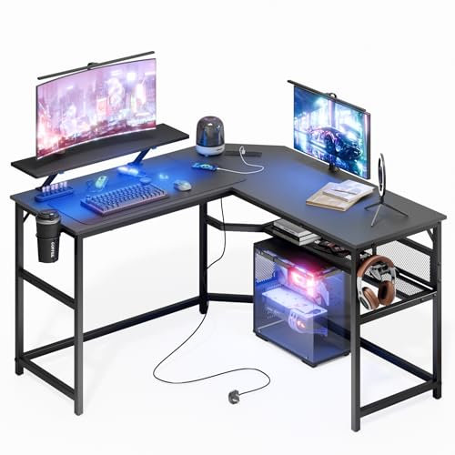 Mondeer Gaming Tisch L Form mit LED, 130 x 130 cm Eckschreibtisch mit 2 USB Ladeanschluss und 2 Steckdosen, Reversibler Schreibtisch mit Regal & Monitorständer, für Heimbüro Schlafzimmer, Schwarz