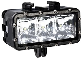 Bresser 8785201 Action Camera LED Leuchte mit drei verschiedenen Leuchtstufen(High/ Low/ SOS), bis zu 30 m wasserdichtem Gehäuse für Tauchgänge und austauschbarem Akku, schwarz | 3 LEDs, 5600 K Tageslicht, Modi High Low SOS, 900 mAh Wechselakku, Universalhalterung, USB Kabel, Ladeanzeige