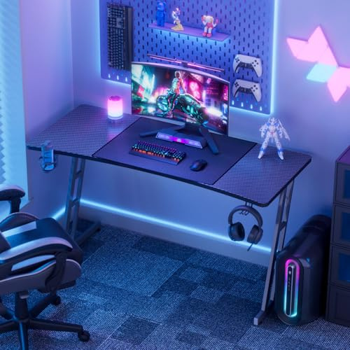 Kuro-sagol Bureau Gaming 140 x 60 cm, Bureau Gamer Informatique Ergonomique en Fibre de Carbone, Table Gaming avec Porte Gobelet et Crochet pour Casque, Noir